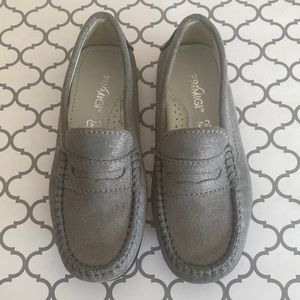 Primigi (Italian) loafer shoes in a gorgeous silver/ gray color. Size 29 ( 11)